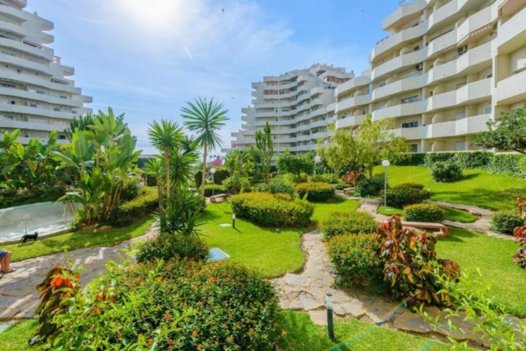 Apartamento 215. Primera Linea De Playa. ベナルマデナ エクステリア 写真